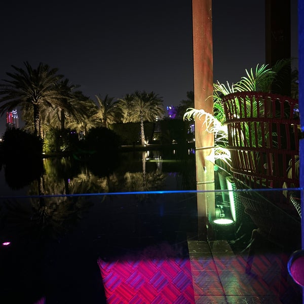 รูปภาพถ่ายที่ Mai-Tai Lounge, Bahrain โดย H bn A เมื่อ 3/21/2023