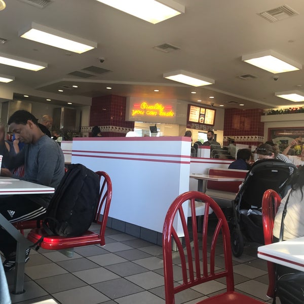 Photo taken at In-N-Out Burger by Joel V. on 7/28/2018