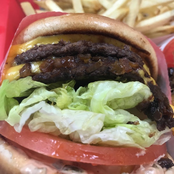 Photo taken at In-N-Out Burger by Joel V. on 12/16/2018