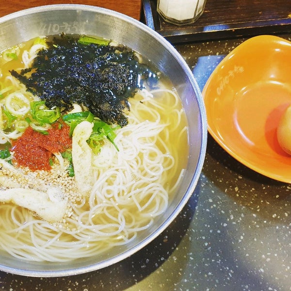 Горячая лапша. Лапша Корея ресторан. Корейская лапша с анчоусами. Лапша корейская джапаггети. Лапша корейская с онджуном.