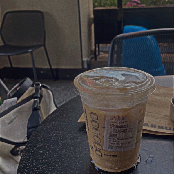 Foto tomada en Starbucks  por SH ♍. el 9/18/2023