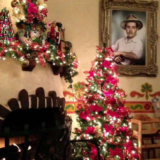 Foto tomada en Hacienda Casa Blanca Mexican Restaurant and Cantina  por Lorraine E. el 12/17/2012