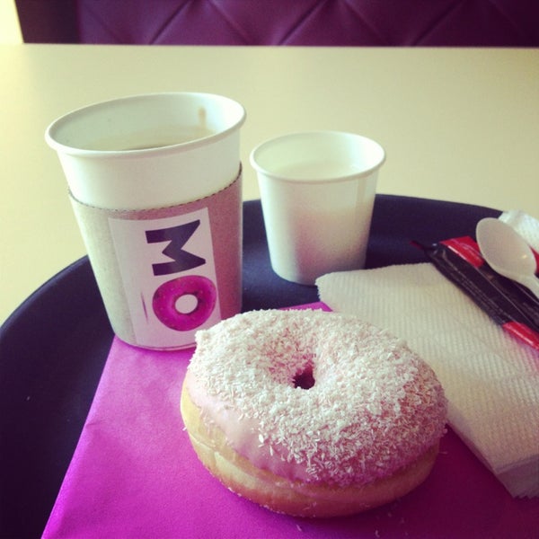 Снимок сделан в MO Donuts &amp; Coffee пользователем Lucy C. 5/28/2013