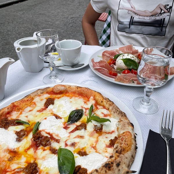 7/7/2022 tarihinde Ксения Я.ziyaretçi tarafından O&#39;scià Pizzeria Napoletana'de çekilen fotoğraf