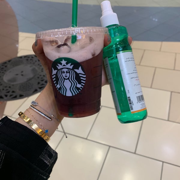 Foto tomada en Starbucks  por D el 6/24/2020