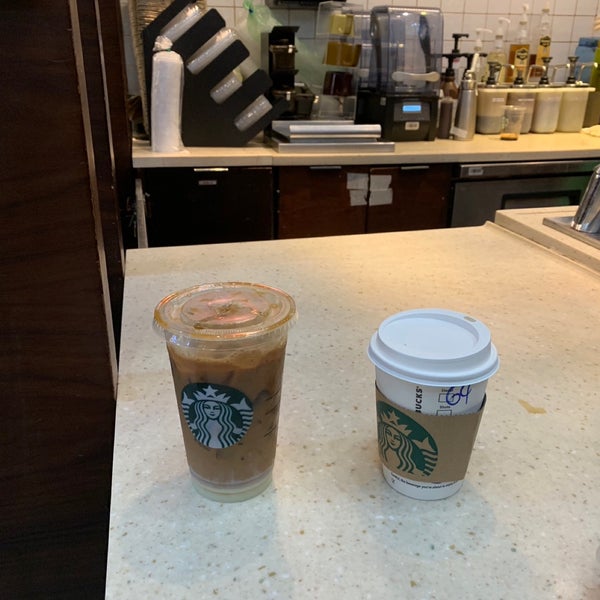 Foto tirada no(a) Starbucks por D em 7/8/2020