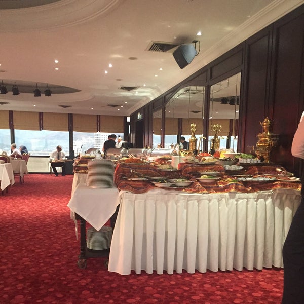 Das Foto wurde bei Ege Palas Business Hotel von Beyza G. am 7/14/2015 aufgenommen