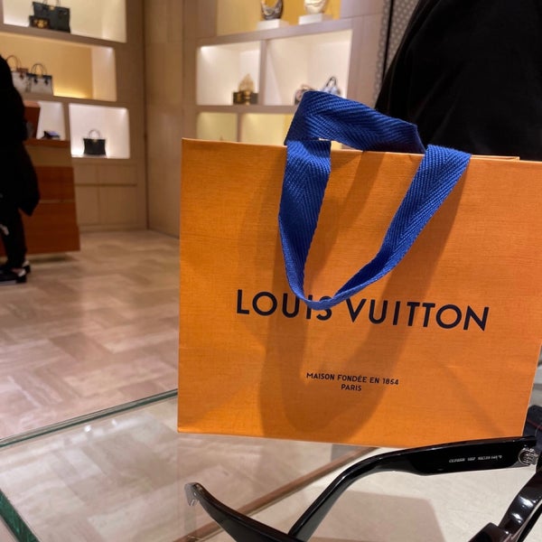 Magasin Louis Vuitton Paris - Maroquinerie (adresse, avis)