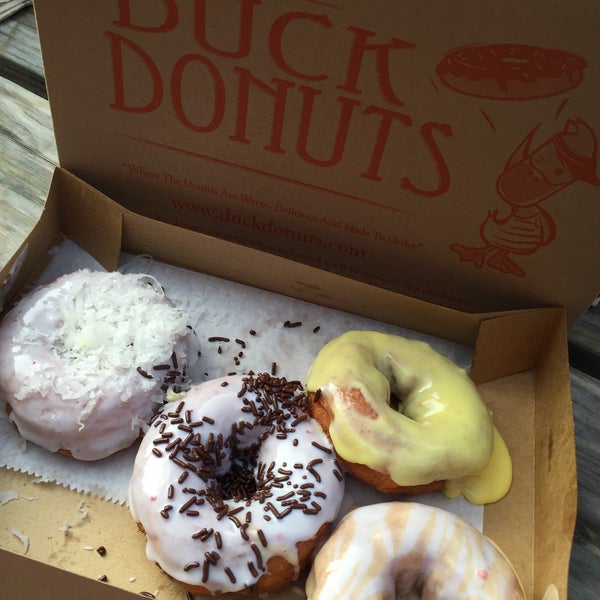 9/8/2015 tarihinde Matt W.ziyaretçi tarafından Duck Donuts'de çekilen fotoğraf