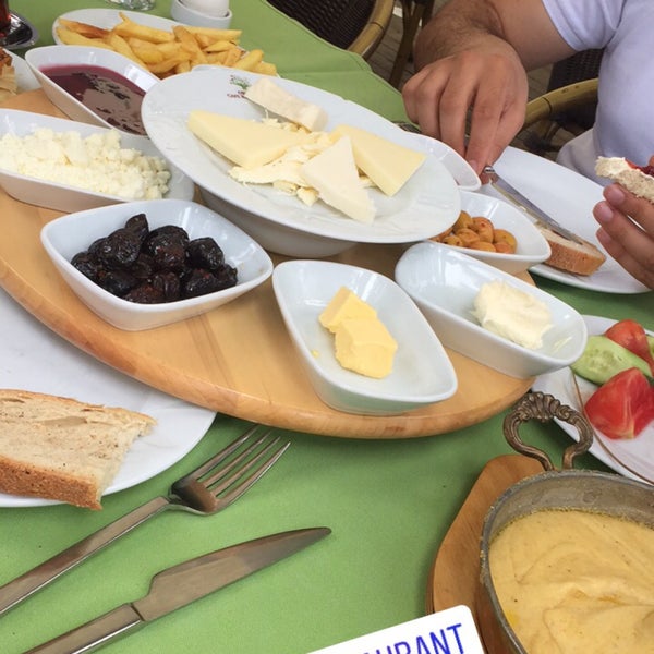 Das Foto wurde bei Orman Cafe Restaurant von Burcu Ç. am 7/16/2017 aufgenommen