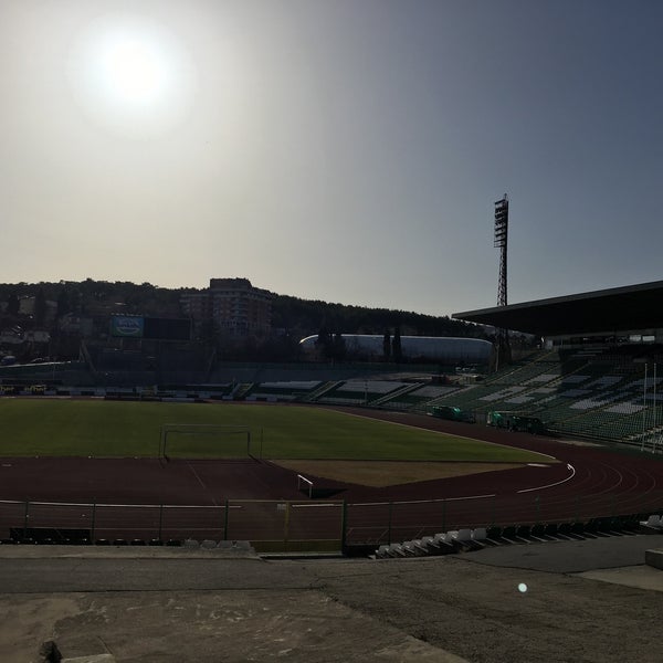 Das Foto wurde bei Стадион Берое (Beroe Stadium) von 💝🌼🌺🌸Шермин М. am 2/28/2017 aufgenommen