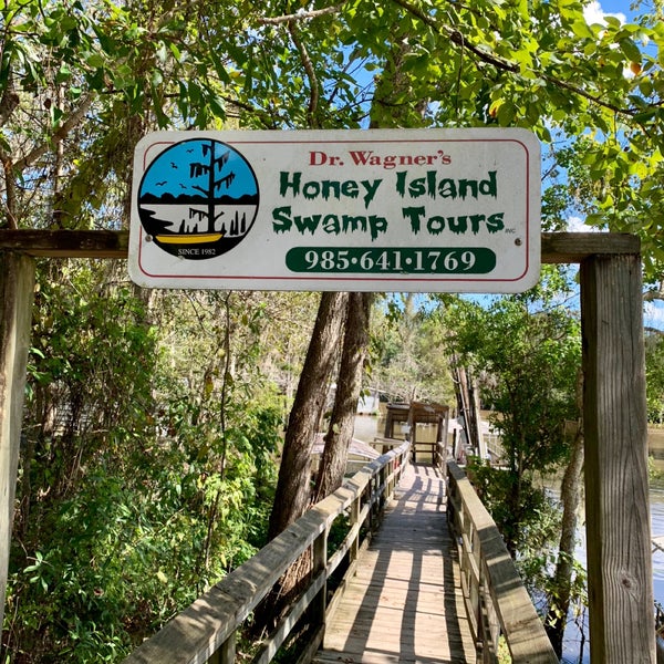 รูปภาพถ่ายที่ Dr. Wagner&#39;s Honey Island Swamp Tour โดย Nick P. เมื่อ 10/5/2018