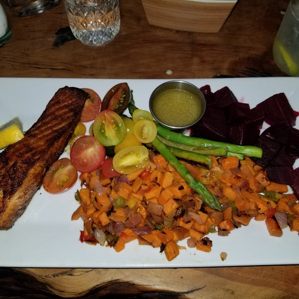 The food is Amazing! I had the salmon, sweet potato hash, asparagus, tomatoes and beats. My friends had the Bison burger and the beef burger, they loved it.  Great waiters and friendly service!