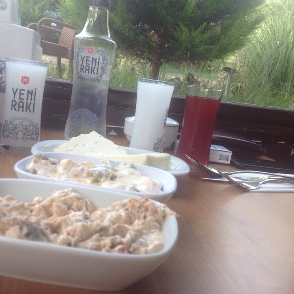 รูปภาพถ่ายที่ Özcan Restaurantlar โดย ÖZGR เมื่อ 7/25/2017