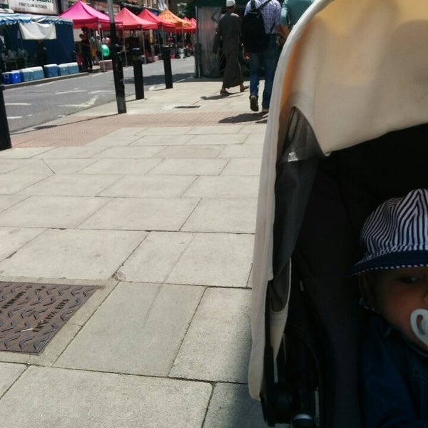 Photo prise au Chatsworth Road Market par Carl H. le7/13/2014