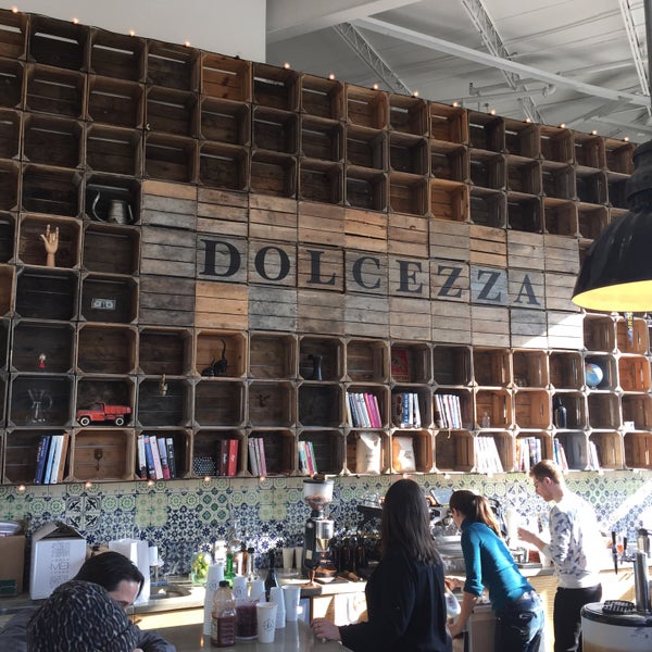 รูปภาพถ่ายที่ Dolcezza Factory โดย Cori Sue เมื่อ 12/5/2015