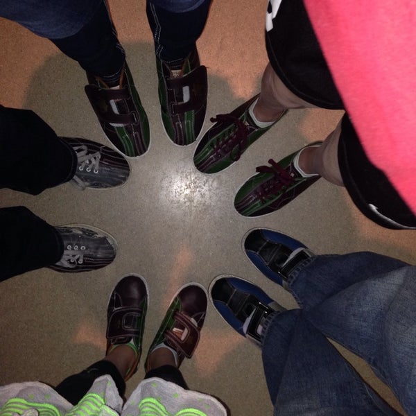 3/30/2014 tarihinde Melanie R.ziyaretçi tarafından Sempeck&#39;s Bowling &amp; Entertainment'de çekilen fotoğraf