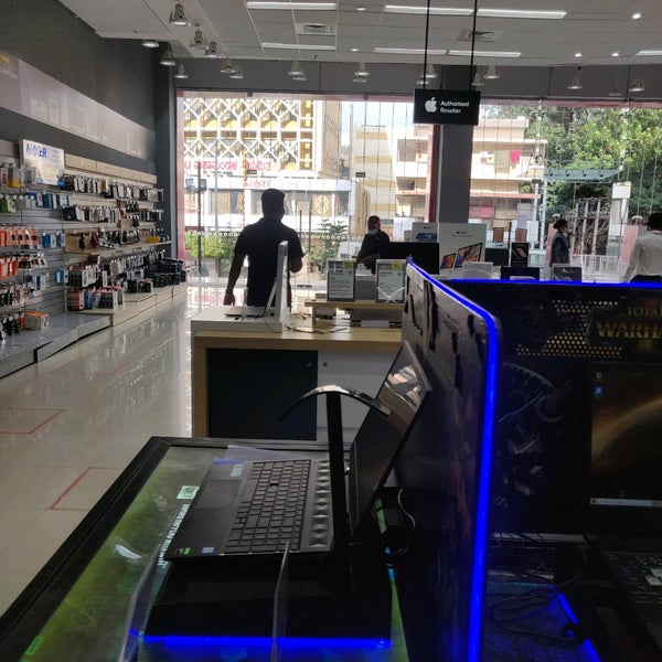 Reliance Digital Electronics Store in Bangalore