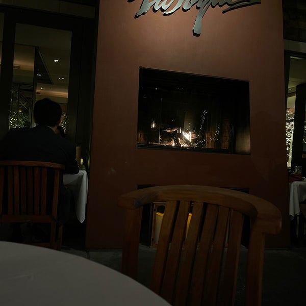 Foto tirada no(a) La Toque Restaurant por Jay J. em 12/19/2021