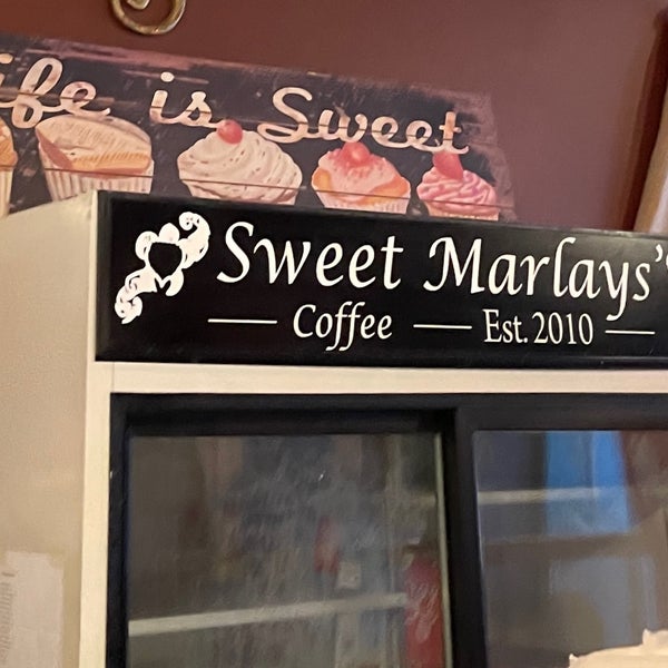 Снимок сделан в Sweet Marlays&#39; Coffee пользователем Jay J. 11/13/2021