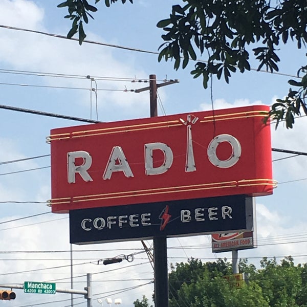 Снимок сделан в Radio Coffee &amp; Beer пользователем Jay J. 5/29/2019