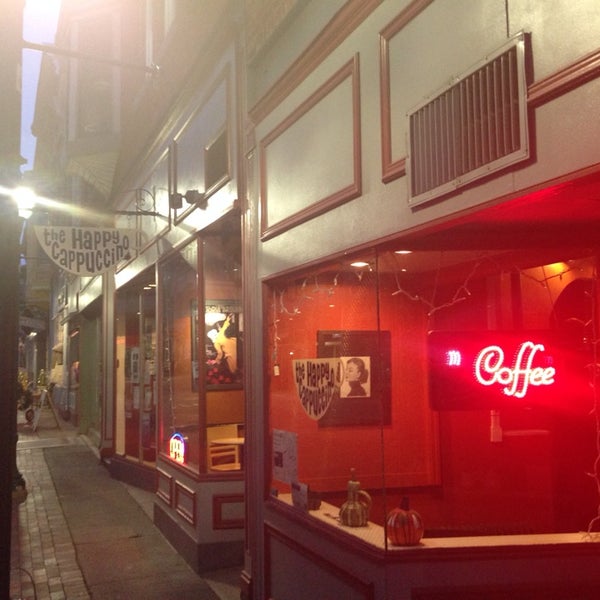 11/13/2013にAngelo S.がThe Happy Cappuccino Coffee Houseで撮った写真