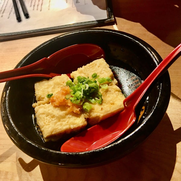 Photo taken at Yama Sushi &amp; Izakaya by Tran T. on 4/7/2021