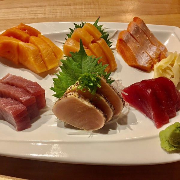Photo taken at Yama Sushi &amp; Izakaya by Tran T. on 4/7/2021