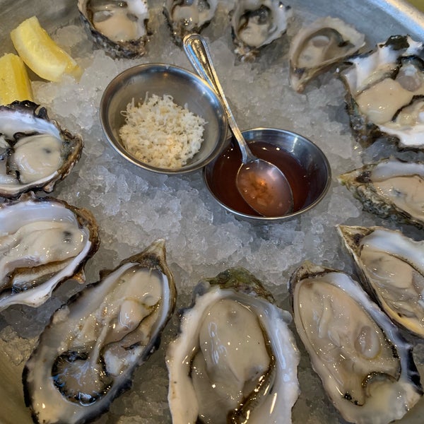 Снимок сделан в Southpark Seafood &amp; Oyster Bar пользователем X 5/10/2019