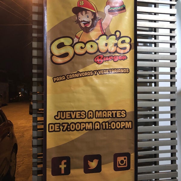 Photo taken at Scott&#39;s Burger by Alejandra C. on 5/16/2018