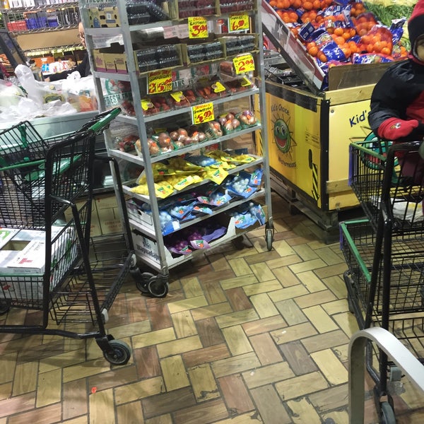 Fresh Farms International Market Grocery Store in Chicago