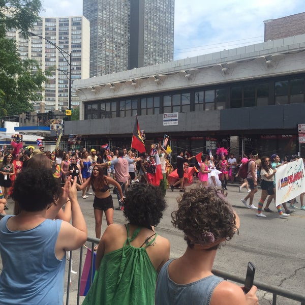 Снимок сделан в Chicago Pride Parade пользователем Aaron S. 6/26/2016