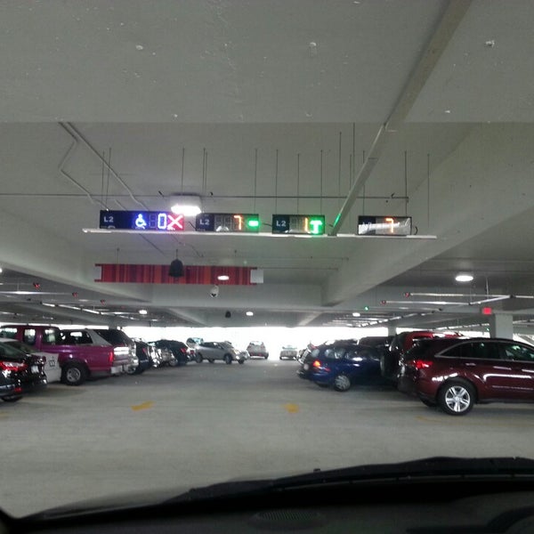 Закрытая парковка версаль. Parking square игрушка. Уйлади фасади парковка. Square parking. Стоянка машин.