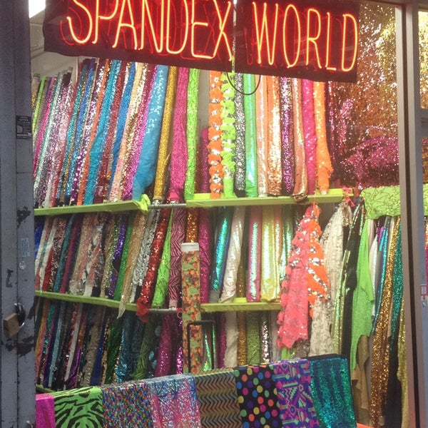Photo prise au Spandex World Inc par Eric L. le10/21/2014