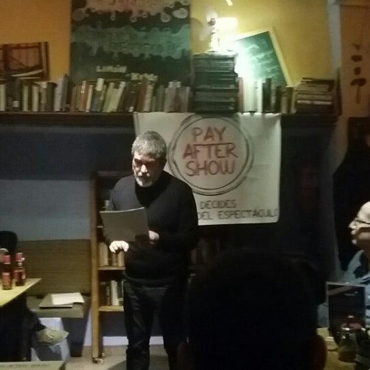 Foto scattata a Café con Libros da The Topcafe il 11/20/2014
