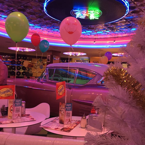 Foto tirada no(a) Beverly Hills Diner por Маша С. em 12/21/2014
