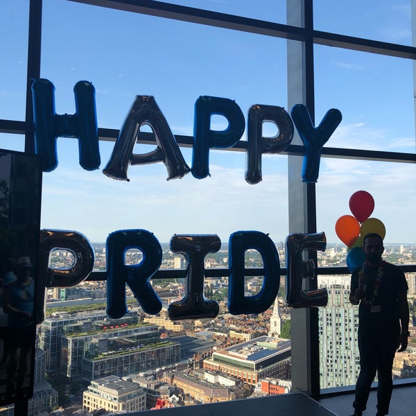 Foto diambil di Salesforce Tower oleh Dave C. pada 7/3/2018