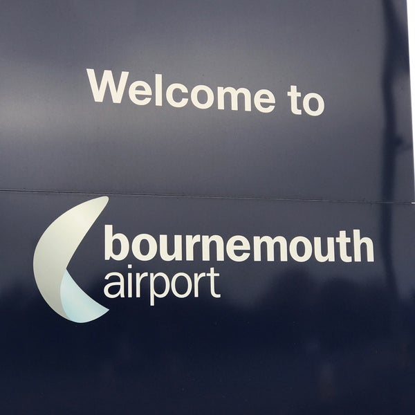 Foto tirada no(a) Bournemouth Airport (BOH) por Dave C. em 11/26/2016