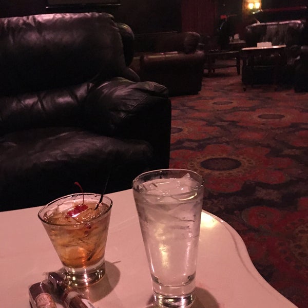 Photo prise au Nicky Blaine&#39;s Cocktail Lounge par Ronald Clayton S. le7/13/2021