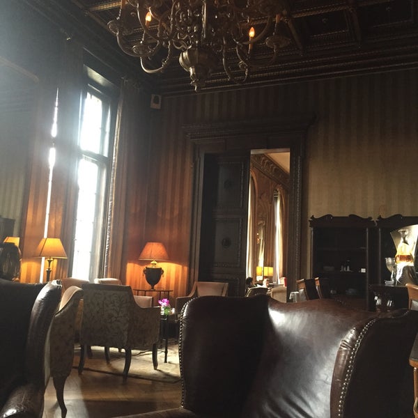 Photo taken at Schlosshotel Berlin by 🎀Leyla👑 E. on 3/28/2015