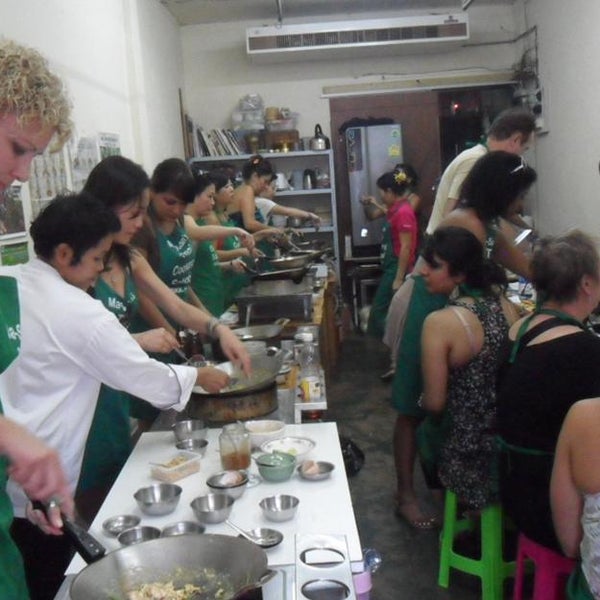 Das Foto wurde bei Chef LeeZ Thai Cooking Class Bangkok von Chef LeeZ Thai Cooking Class Bangkok am 8/6/2013 aufgenommen