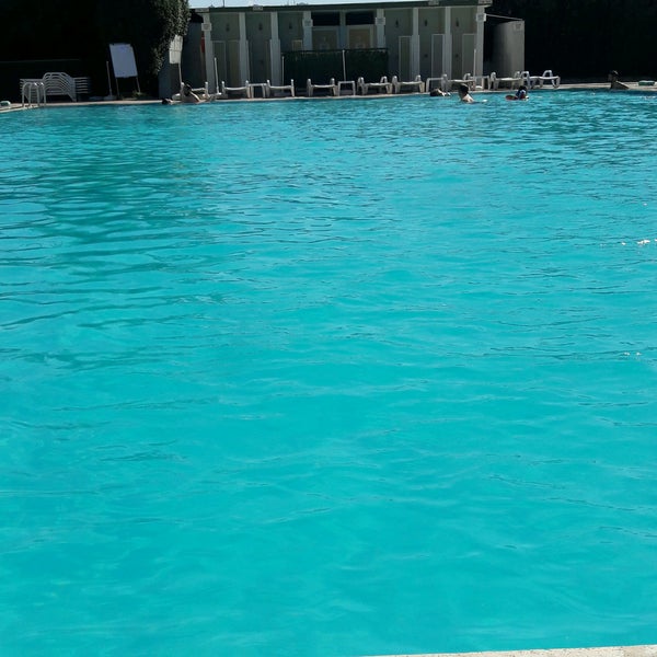 9/16/2016 tarihinde Bay P.ziyaretçi tarafından Pelikan Otel Yüzme Havuzu'de çekilen fotoğraf