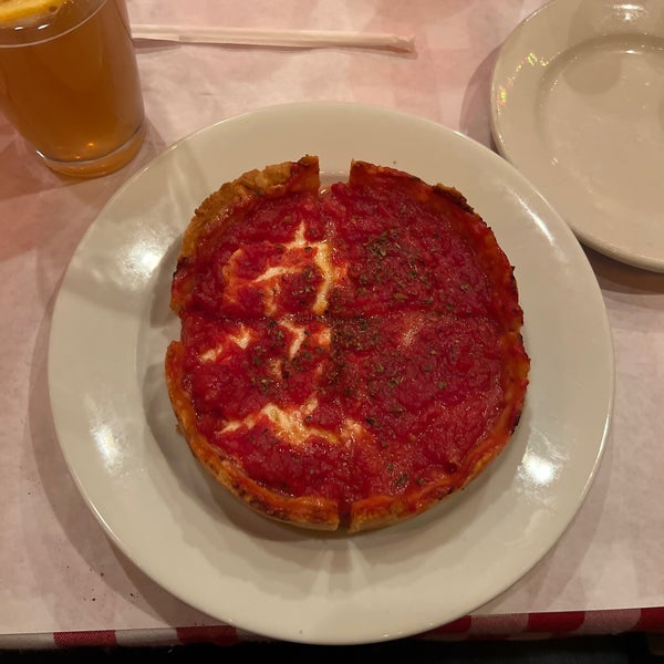 Foto scattata a Pizano&#39;s Pizza &amp; Pasta da Ben M. il 4/2/2022