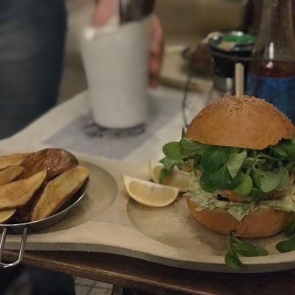 10/18/2017 tarihinde Tavziyaretçi tarafından Coftale Specialty Coffee House'de çekilen fotoğraf