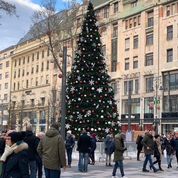 12/30/2019 tarihinde Barbara L.ziyaretçi tarafından Karácsonyi Vásár | Christmas Fair'de çekilen fotoğraf