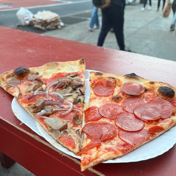 5/12/2022 tarihinde Mazen K.ziyaretçi tarafından Joe&#39;s Pizza'de çekilen fotoğraf