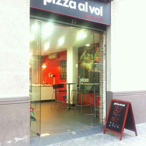 Photo prise au Pizza al Vol par Miriam T. le5/21/2013