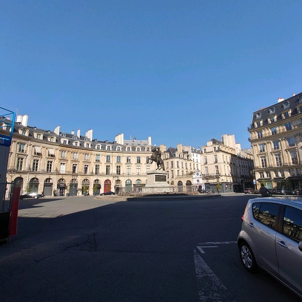 Photo taken at Place des Victoires by GARYSTAR77 🚅🇫🇷 on 3/7/2021
