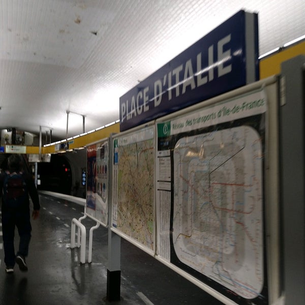 Виталя плейс метро рояль фото лица. 6 броня в метро рояль. Paris bus station. Площадь пигаль в париже. Виталя плейс метро рояль фото лица.