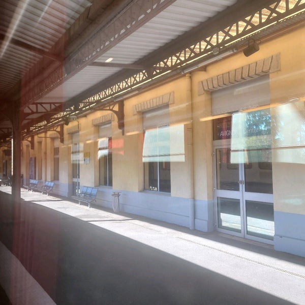 10/8/2021에 GARYSTAR77 🚅🇫🇷님이 Gare SNCF d&#39;Avignon-Centre에서 찍은 사진